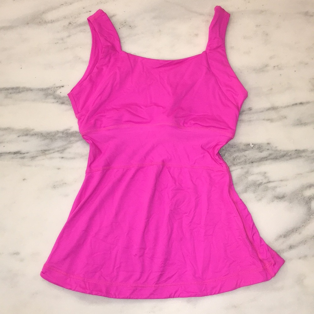Lulu Lemon Tank top. Built in bra and mesh back